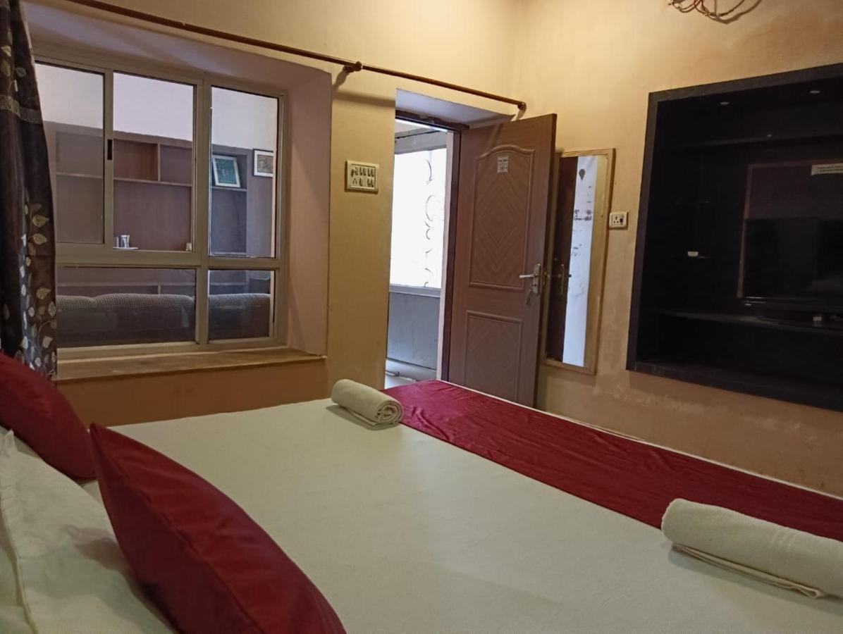 Shree Krishna Hotel Inn พาราณสี ภายนอก รูปภาพ