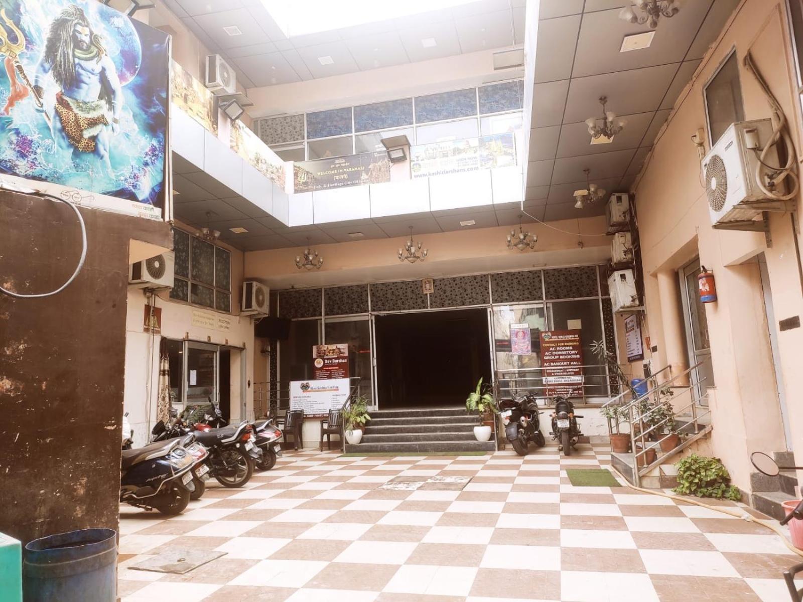 Shree Krishna Hotel Inn พาราณสี ภายนอก รูปภาพ